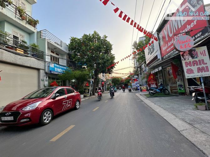 Siêu phẩm MTKD Nguyễn Văn Công ngang 7.3m 6L có T.máy 127m2 KD đỉnh cạnh sân bay 26.9 tỷ.