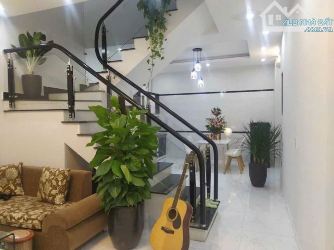 Cho thuê lâu dài nhà full đồ , mới sạch sẽ tại thị trấn An Dương , Hải Phòng . Gia đình ở
