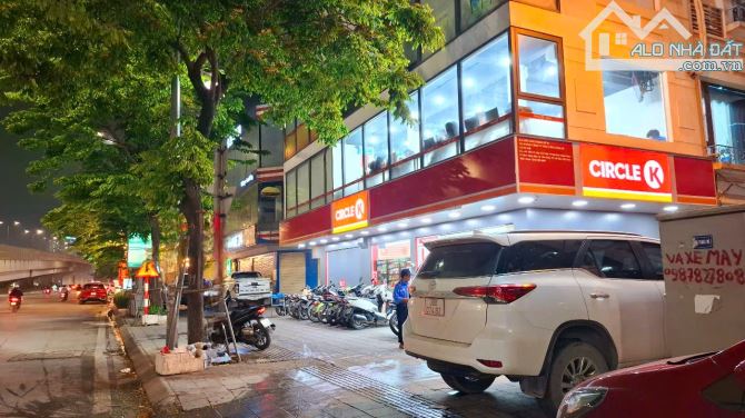 Bán nhà Trần Quốc Hoàn 55mx5T, phân lô ô tô, lô góc 3 mặt tiền, ở KD đỉnh, nhỉnh 18 tỷ.