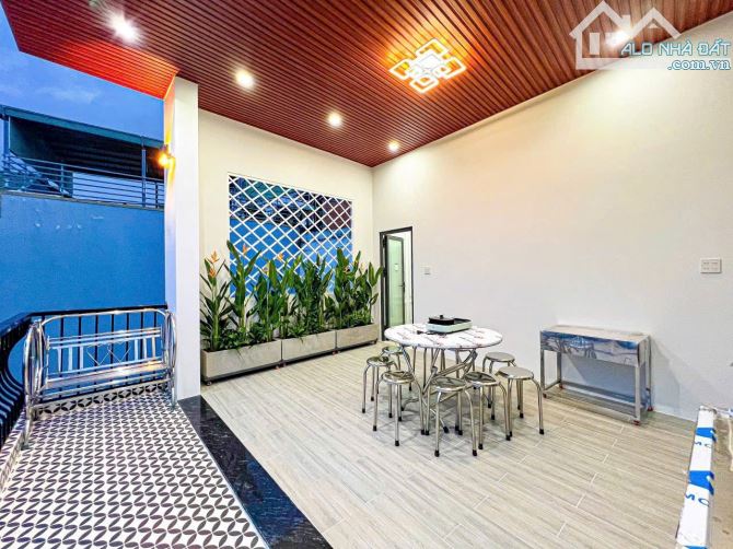 Chủ gửi. Nhà 2 lầu mặt tiền Bờ Kè Mạc Thiên Tích, TP. Cần Thơ. Cách chợ Xuân Khánh 100m - 10