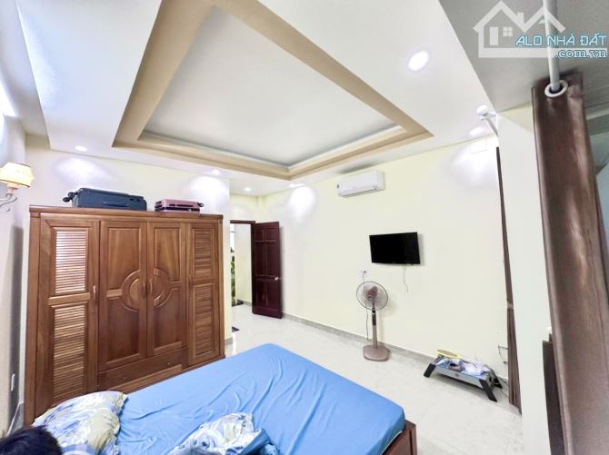 NHÀ RỘNG 134M2 NGANG 5M BỀ THẾ - DÒNG TIỀN ỔN ĐỊNH - VỊ TRÍ VÀNG QUẬN 7 - 10
