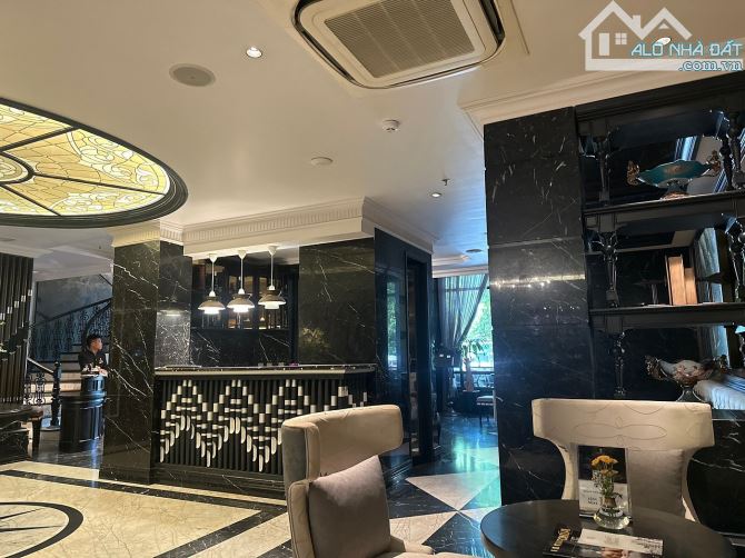 Bán khách sạn đẹp Hàng Bông - 150m tới Hồ Gươm - DT 200m2 x 13T x MT 8m x Giá 190 tỷ