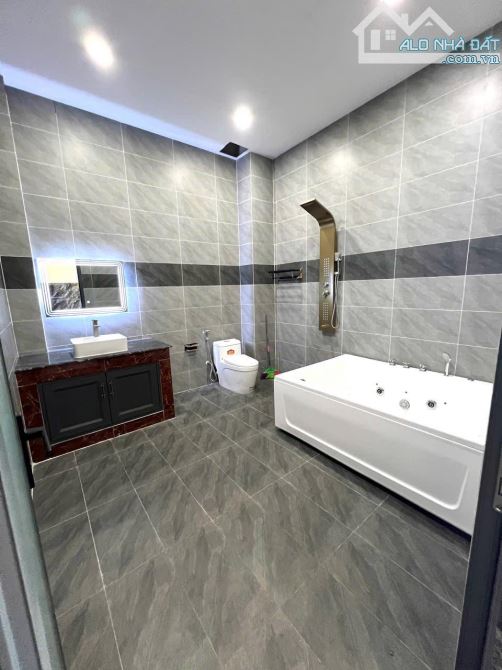 Nhà Mặt tiền buôn Bán Sổ hồng hoàn công 250m2  Đất Dt743 Vincom 550 dĩ an - 11