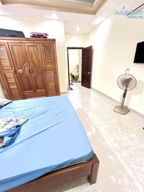 NHÀ RỘNG 134M2 NGANG 5M BỀ THẾ - DÒNG TIỀN ỔN ĐỊNH - VỊ TRÍ VÀNG QUẬN 7 - 11