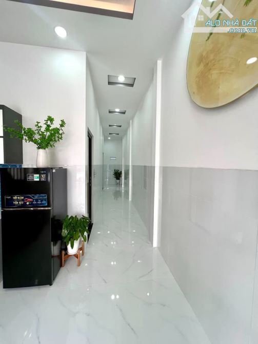 KẸT TIỀN CHỦ HẠ GIÁ SỐC NHÀ CẤP 4 GIÀM NGAY 100 TRIỆU CHO ANH CHỊ THIỆN CHÍ MUA - 1