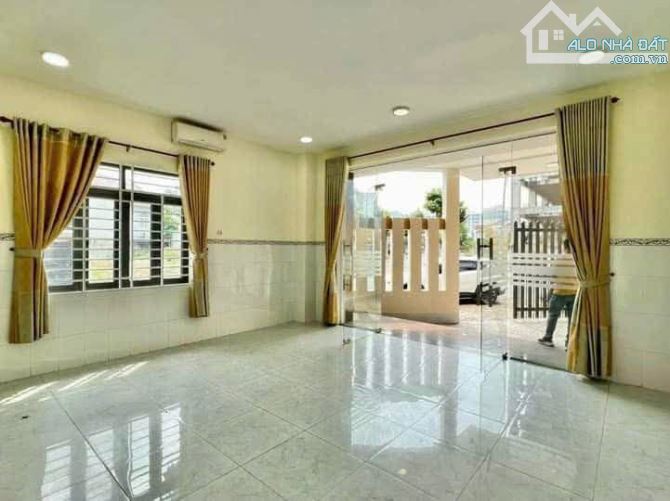 Cho thuê nhà KDC Hiệp Thành 3: 6 x21 . 1 trệt 2 lầu, có 5 phòng, 6 máy lạnh, lô góc - 1