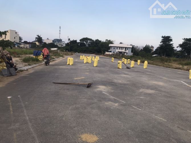 BÁN LÔ ĐÔI MẶT TIỀN LÊ THÁNH TÔN GẦN NGÃ 5 PHƯỜNG NGHĨA CHÁNH TP QUẢNG NGÃI - 1