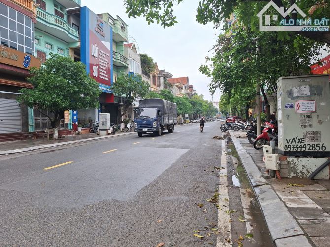 CHO THUÊ NHÀ MẶT PHỐ 4 TẦNG, 2 MẶT TIỀN TẠI NGUYỄN VĂN LINH, VĨNH YÊN - 1