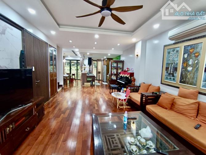 Cần Bán Gấp Biệt Thuỵ Sân Vườn Thạch Bàn chì 27 tỷ-148m2-Mt 8m-FULL NỘI THẤT-KHU ĐÔ THỊ - 1