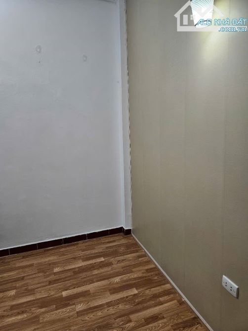 Cho thuê nhà Phố Bạch Đằng 8 Triệu, 20m2, 3.5 tầng, 2 ngủ, 8Tr - KD online, ở gđ, nhóm - 1