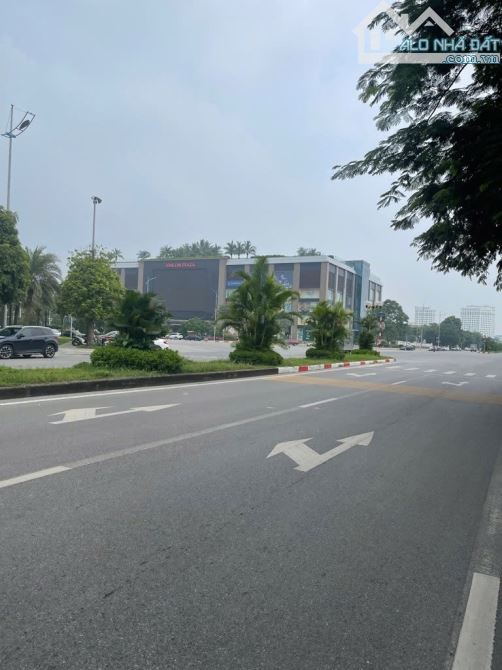 Cô em nhờ bán gấp shophouse vị trí đẹp - mặt tiền rộng - kinh doanh tốt- - 1