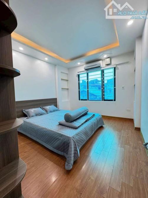 BÁN NHÀ PHÚC LỢI - 4.6 TỶ - 30M2 - 5 TẦNG- FULL NỘI THẤT - Ô TÔ ĐỖ CỬA - 1