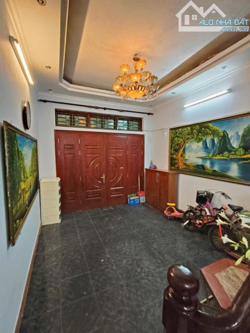 CHÙA LÁNG - LÁNG THƯỢNG- ĐỐNG ĐA- 4 PHÒNG NGỦ - DÂN XÂY Ở NGAY- GẦN HỒ - HƠN 10 TỶ - 1