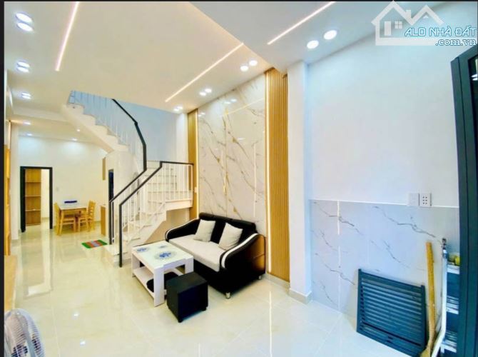 Nhà ngay trường tiểu học lê hoàn thống nhất gò vấp giá 4,68 tỷ - 1