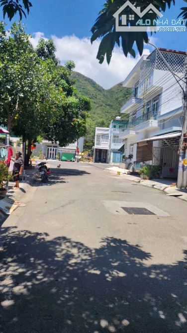 ĐẤT HÒN XỆN VĨNH HÒA MẶT ĐƯỜNG LÊ CÔNG HẠNH 13M GẦN BẾN DU THUYỀN CÁCH BIỂN 800M - 1