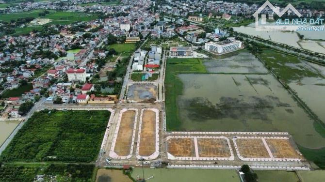 Bán đất đấu giá Trung tâm Thương Mại Vân Đình sẵn sổ hồng, mặt tiền rộng - 1