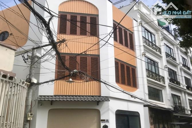 Bán gấp ở ngay, nhà 4 tầng, Q.3, hẻm xe hơi tránh nhau,Trường Sa, Sát mặt tiền ! - 1