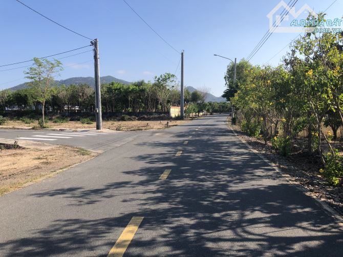Bán đất đẹp, nở hậu, đường lớn hướng đông nam vượng khí, dt 1100m2- 80 thổ cư, ra biển 5p - 1