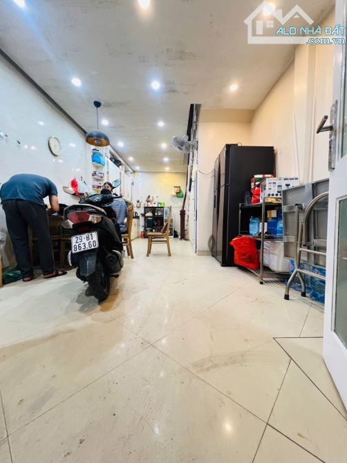 Phố Trung Liệt, trung tâm Đống Đa, dân xây kiên cố, mặt tiền khủng 5,3m, chào 9 tỷ - 1