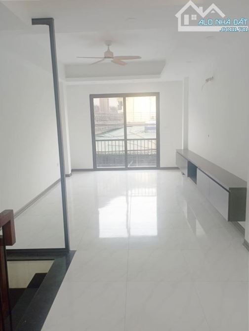 Bán gấp nhà đẹp Tư Đình, Long Biên – Gara ô tô – 5 tầng – 57m² – Giá 10.5 tỷ có TL - 1