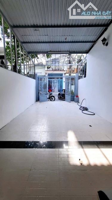 Cho thuê nhà 2 tầng Hồ Xuân Hương sát biển Mỹ Khê có sân ô tô - 1