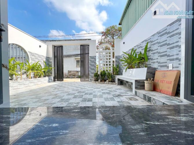 Nhà Phố 2 Mặt Tiền Giá Tốt Giáp Hóc Môn - 1