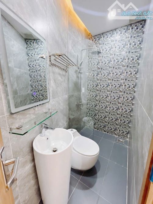 Chủ cần Bán Gấp Căn Mặt Tiền quận 4, Đỉnh Cao Sống Sang chỉ 12,6 Tỷ - 1
