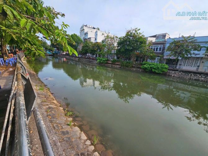 Chủ gửi. Nhà 2 lầu mặt tiền Bờ Kè Mạc Thiên Tích, TP. Cần Thơ. Cách chợ Xuân Khánh 100m - 2