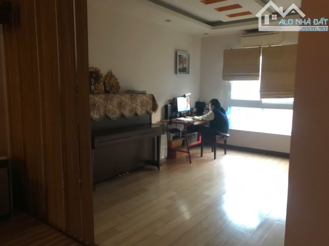 Bán CHCC tòa CT5 Mỹ Đình Sông Đà. DT 132m² gồm 4pn và 2vs, nhà 2 mặt thoáng. Giá 8,35 tỷ. - 2