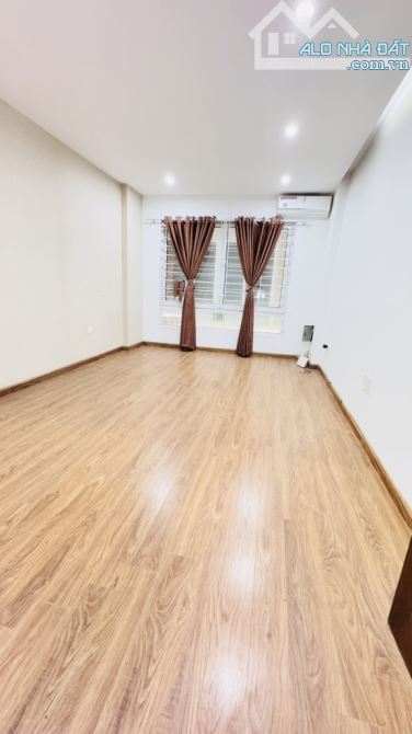 Nhà đẹp phố hoàng cầu full tiện ích - 2