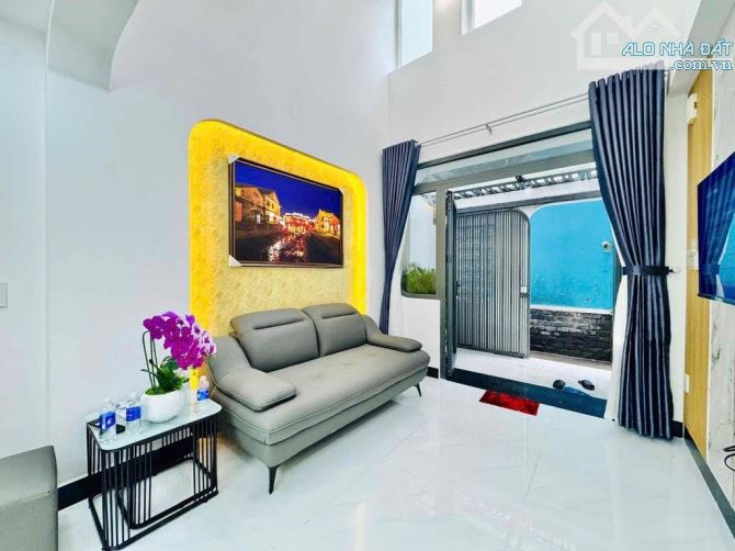 NNC Cô Giang P.2 Phú Nhuận 30mk2 4 Tầng ST 3PN 4WC Full nội thất. Giá 25 triệu/ tháng - 2