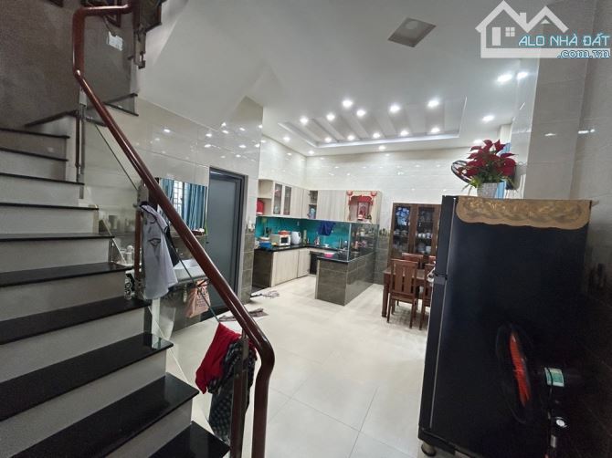 Bán nhà 3 tầng, 5m x 20m, hẻm 10m kinh doanh, khu Bàu Cát, phường 10, Tân Bình, hơn 15 tỷ - 2
