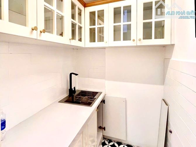 Cho thuê nhà đẹp 2 lầu hẻm xe hơi Trần Bình Trọng, Bình Thạnh - 2
