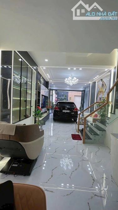BÁN GẤP NHÀ ĐƯỜNG TRẦN QUỐC THẢO, QUẬN 3. GIÁ 4,68 TỶ/ 4,7x11M - 51,7M2. ÔTÔ ĐẬU TRONG NHÀ - 2