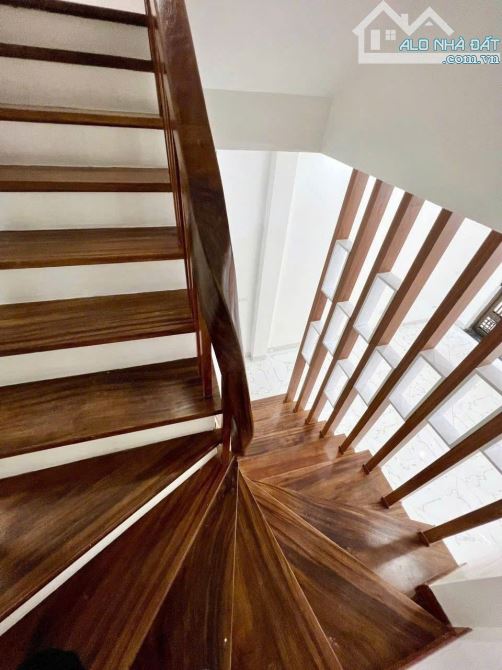 Bán nhà mặt ngõ đường Phạm Văn Đồng - DT 38m2 sổ - 5 tầng - 9 phòng - Dòng tiền 40tr/th - 2