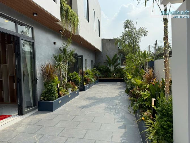 Bán nhà góc biệt thự vườn mới đẳng cấp 1 trệt + 1 lầu - DT 142m2 - đường nhựa 6m - 4ty9 - 2