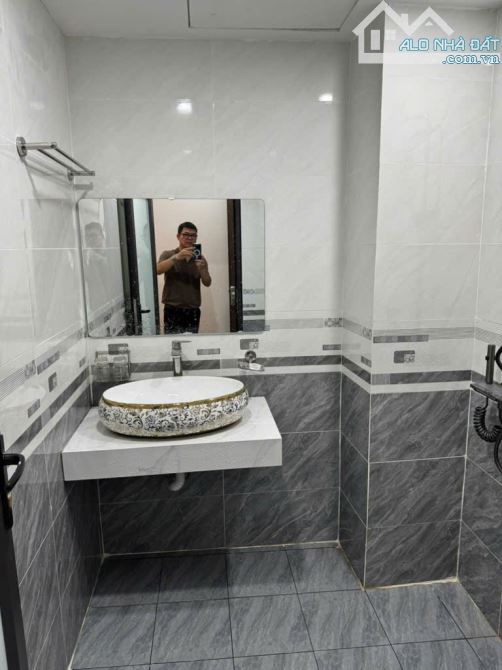 Tin Thật, Lạc Long Quân, rất hiếm, gần Hồ Tây , Nội thất đẹp, ở ngay giá 5,9 tỉ - 2