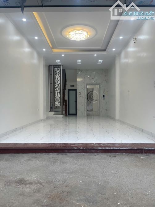 Bán nhà 6 tầng thang máy , gara ô tô , trung tâm Thanh trì - 2