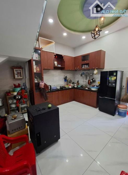 Nhà 4 tầng full nội thấp 50m2 chỉ hơn 5 tỷ , ngay UBND p. Phú Thuận Quận 7 - 2