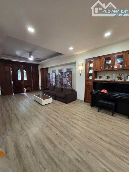 BÁN NHÀ PHỐ NGHĨA TÂN- Ô TÔ TRÁNH, LÔ GÓC- 110M2, MẶT TIỀN 8M_ GIÁ 24 TỶ - 2