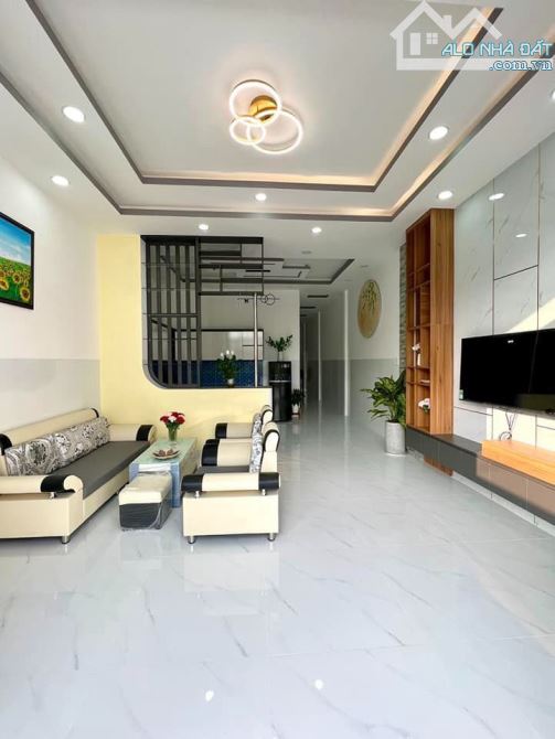 KẸT TIỀN CHỦ HẠ GIÁ SỐC NHÀ CẤP 4 GIÀM NGAY 100 TRIỆU CHO ANH CHỊ THIỆN CHÍ MUA - 3