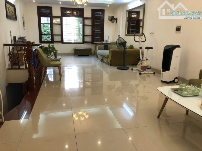BÁN NHÀ HOÀNG VĂN THÁI . Ô TÔ VÀO NHÀ . KINH DOANH MT 5.3 M . NHÀ 5 TẦNG . GIÁ 19 TỶ - 3