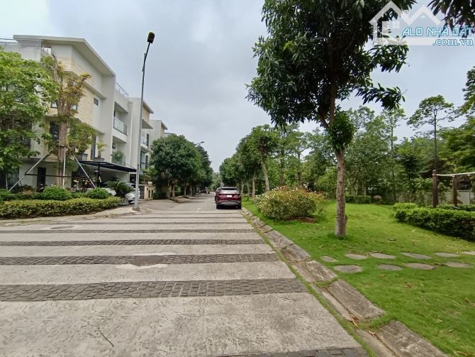 Cần Bán Gấp Biệt Thuỵ Sân Vườn Thạch Bàn chì 27 tỷ-148m2-Mt 8m-FULL NỘI THẤT-KHU ĐÔ THỊ - 3