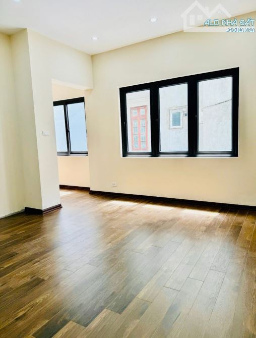 NHÀ ĐẸP Ở NGAY PHỐ THUỴ KHUÊ - GẦN Ô TÔ - DIỆN TÍCH RỘNG - VĂN MINH - GẦN HỒ TÂY - 3