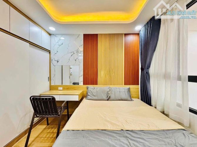 NNC Cô Giang P.2 Phú Nhuận 30mk2 4 Tầng ST 3PN 4WC Full nội thất. Giá 25 triệu/ tháng - 3