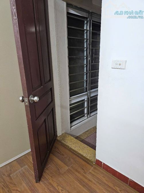 Cho thuê nhà Phố Bạch Đằng 8 Triệu, 20m2, 3.5 tầng, 2 ngủ, 8Tr - KD online, ở gđ, nhóm - 3