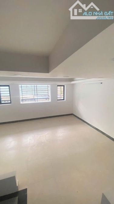 GẤP BÁN NHÀ MẶT TIỀN KD NGAY CHỢ TÂN HƯƠNG 43M2(5,3m X 8,15m)4PN 3WC GIÁ CHỈ 8 TỶ 200 TL - 3