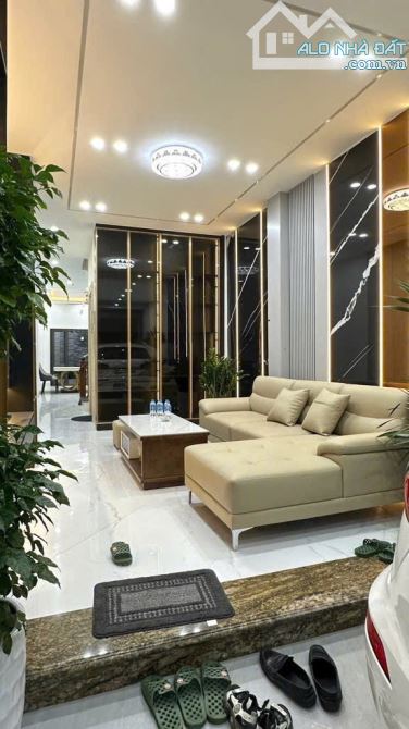 PHÂN LÔ HAI BÀ TRƯNG - NỞ HẬU - 2 THOÁNGTRƯỚC SAU - GARA Ô TÔ - THANG MÁY XỊN - 3