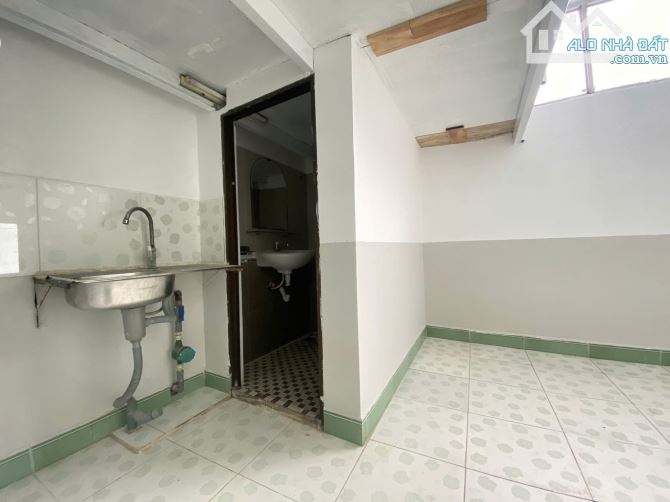 Phòng trọ có gác , cửa sổ trời ngay ga t3 , cao đẳng y Phạm Ngọc Thạch - 3