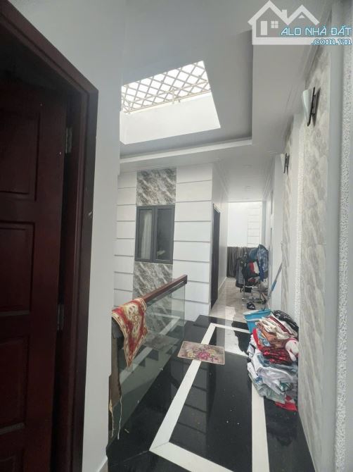 Bán gấp nhà đẹp đúc 3 tầng 4x17 hẻm xe hơi 5m đường Võ Văn Vân Bình Chánh - 3